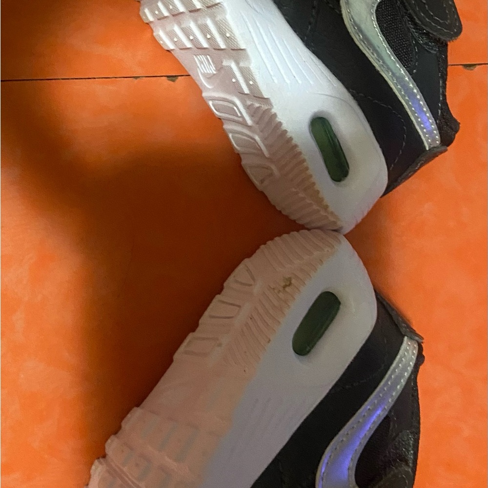 Nike Kids Black Sneakers - Picture 12 of 13